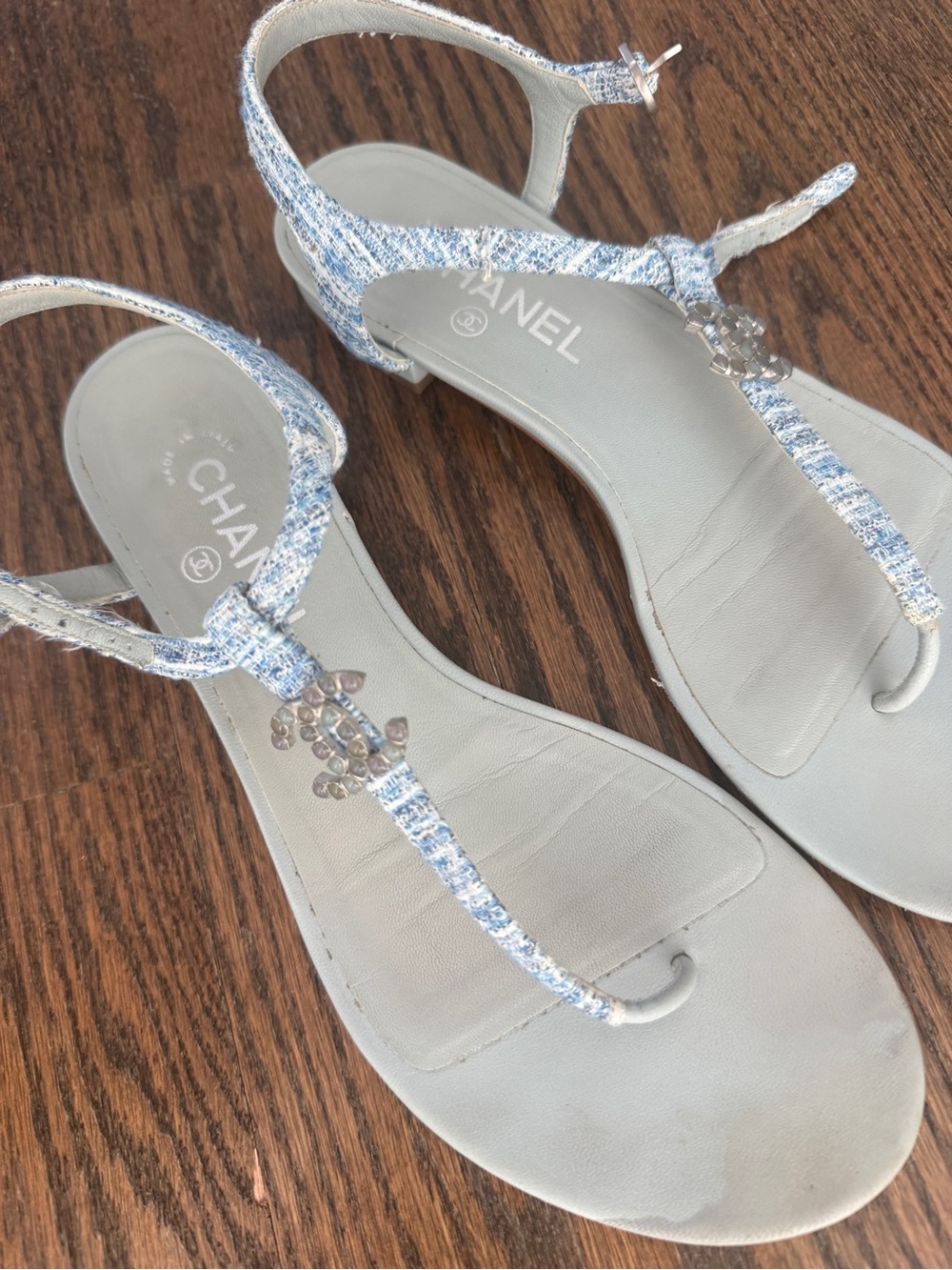Chanel blue sandals 40c